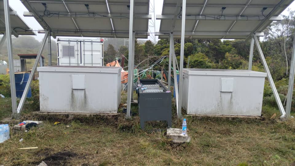 Outdoor battery cabinet